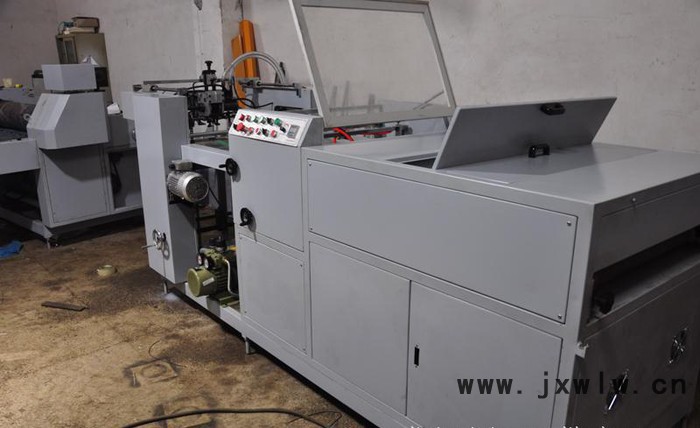 過(guò)膠機(jī)，復(fù)膜機(jī)，上光機(jī)