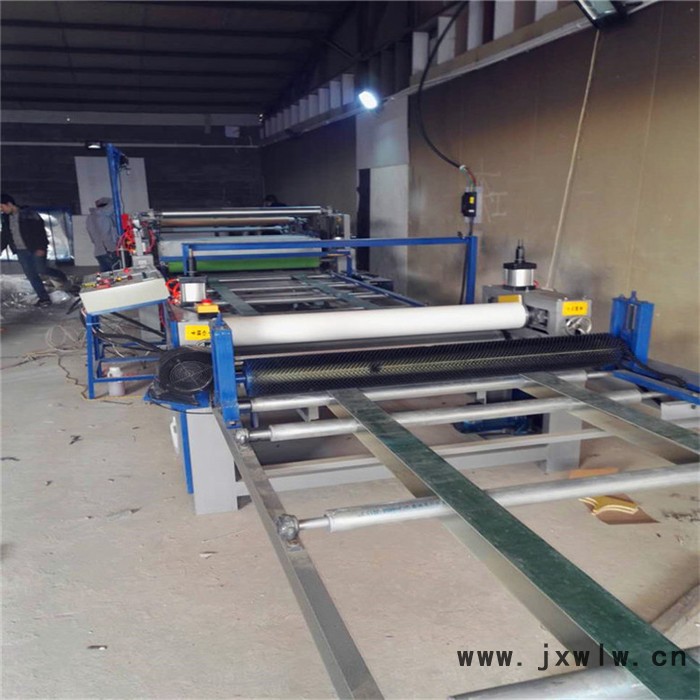 直銷(xiāo) 大板木材貼面覆膜機(jī) PVC環(huán)保平面貼面機(jī)廠家