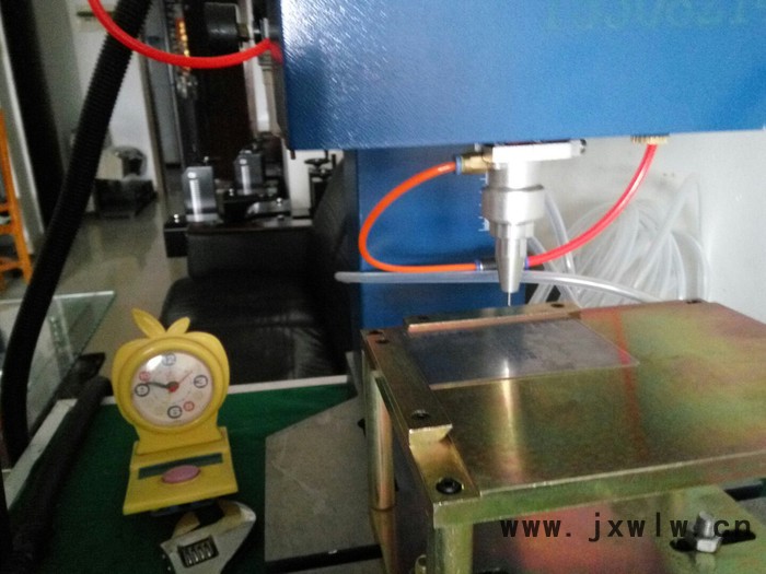 成都VIN打碼機(jī)，發(fā)動機(jī)號打標(biāo)機(jī)，氣動打標(biāo)機(jī)，打碼機(jī)**